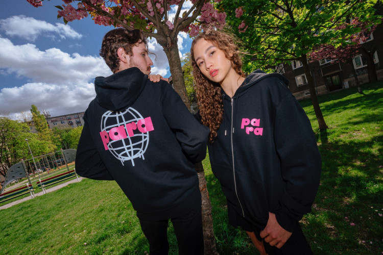 UNISEX Čierna mikina kolotoč DSC 8759